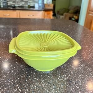 Tupperware 840 servalier harvest green with sunburst lid vintage tupperware!